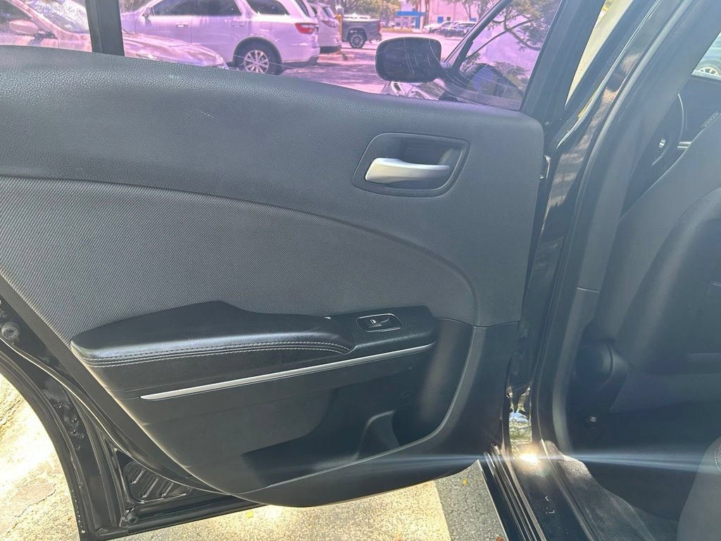 Used 2017 Dodge Charger SE RWD image 37