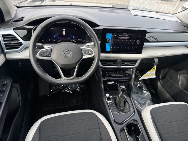 New 2026 Volkswagen Taos SE image 7