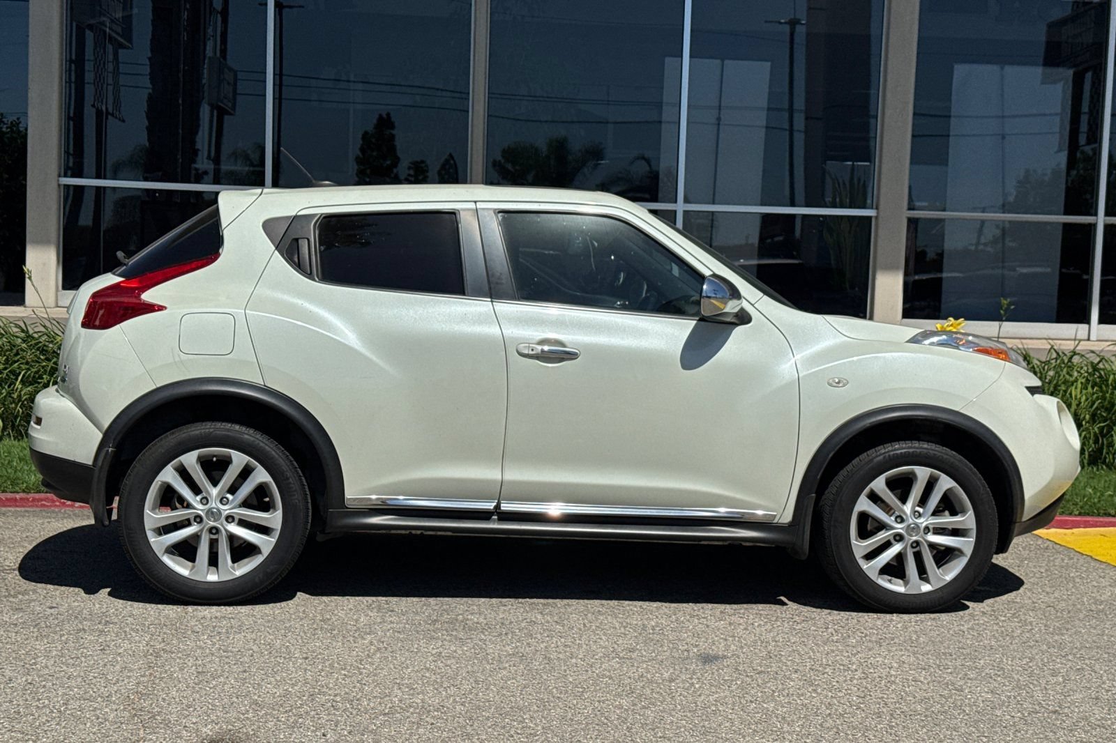 Used 2012 Nissan Juke SV w/ Chrome Pkg FWD image 4