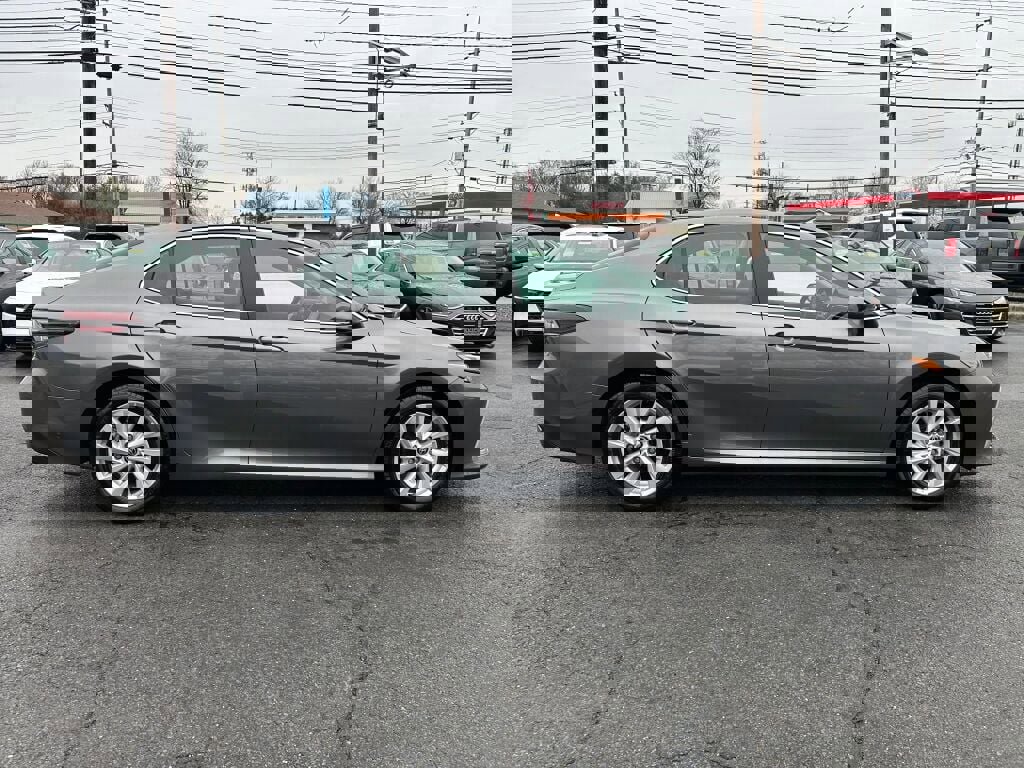 Used 2023 Toyota Camry LE image 8