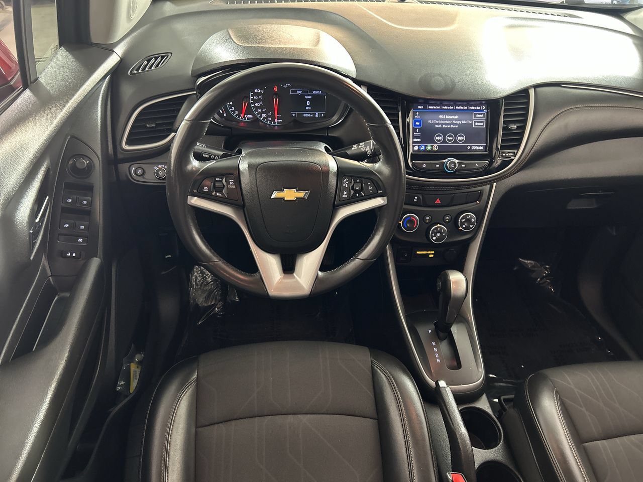 Used 2021 Chevrolet Trax LT w/ LT Convenience Package FWD image 22
