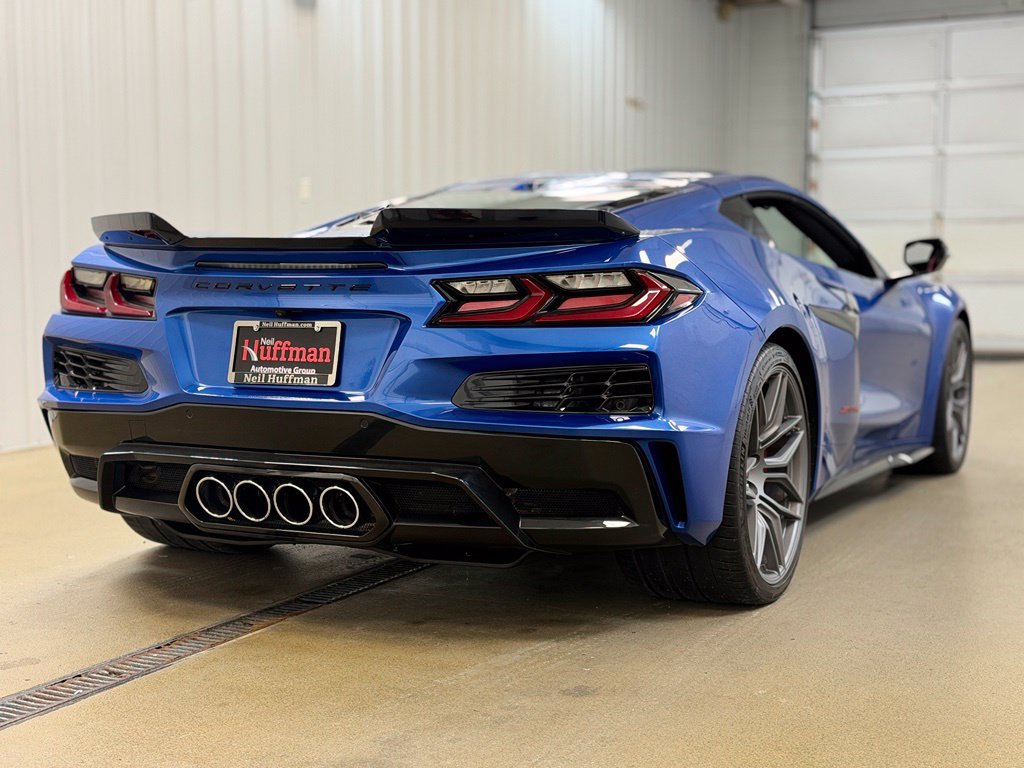 Used 2023 Chevrolet Corvette Z06 RWD image 6