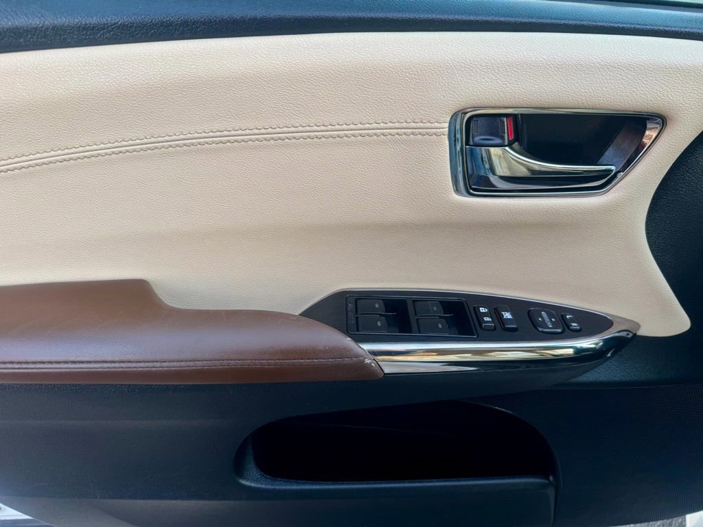 Used 2016 Toyota Avalon XLE Plus image 18