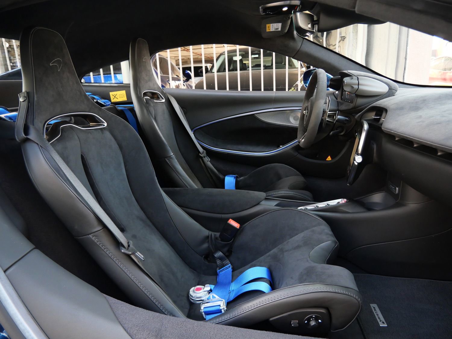 Used 2023 McLaren Artura RWD image 11