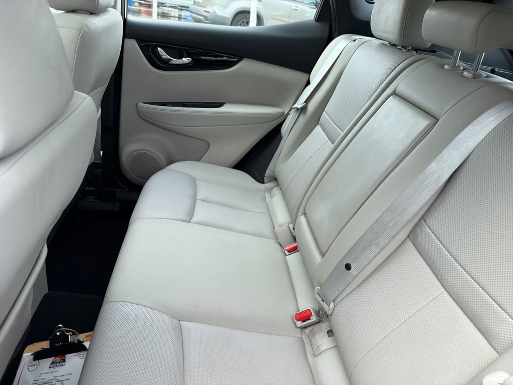 Used 2021 Nissan Rogue Sport SL w/ Premium Package FWD image 34