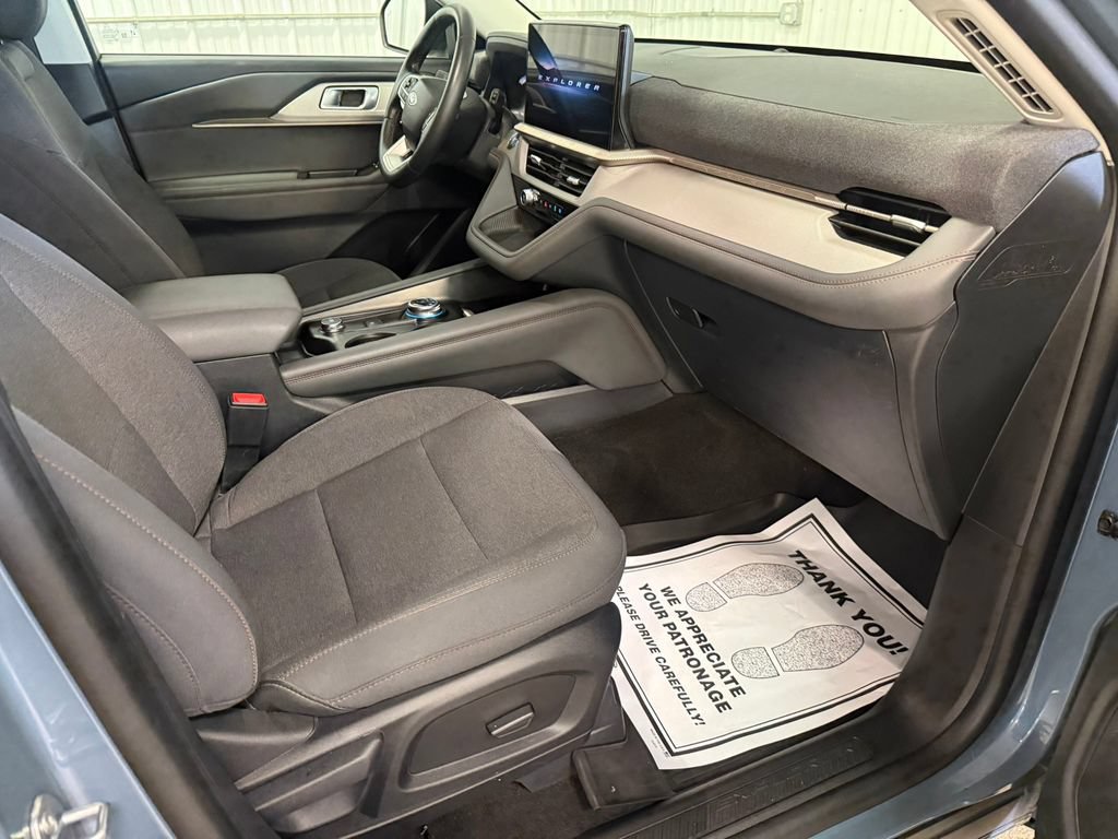 Used 2025 Ford Explorer Active AWD/4WD image 29