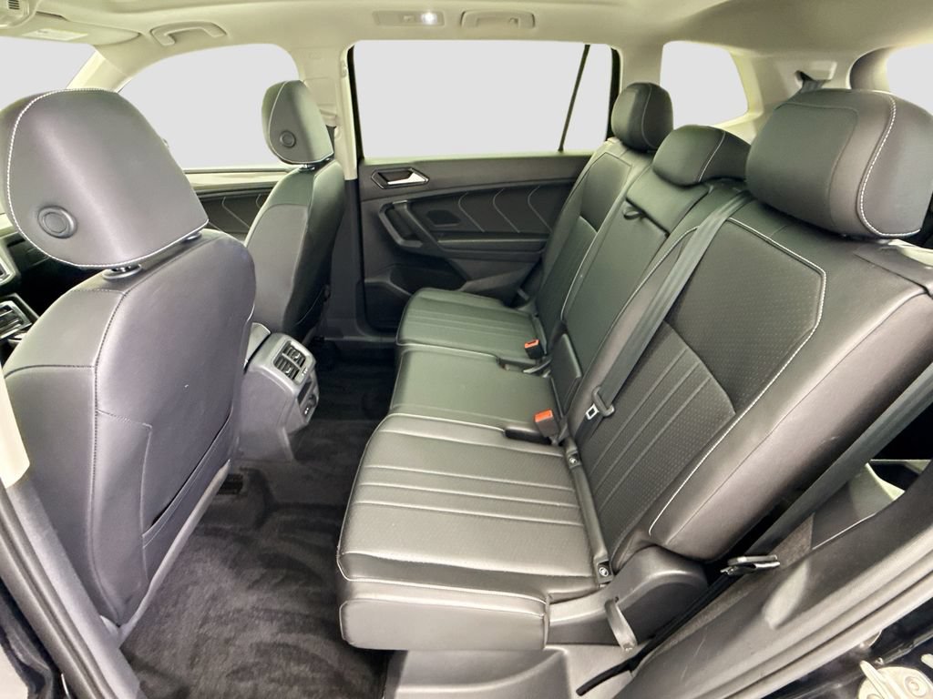 Used 2023 Volkswagen Tiguan SE w/ Panoramic Sunroof Package FWD image 19
