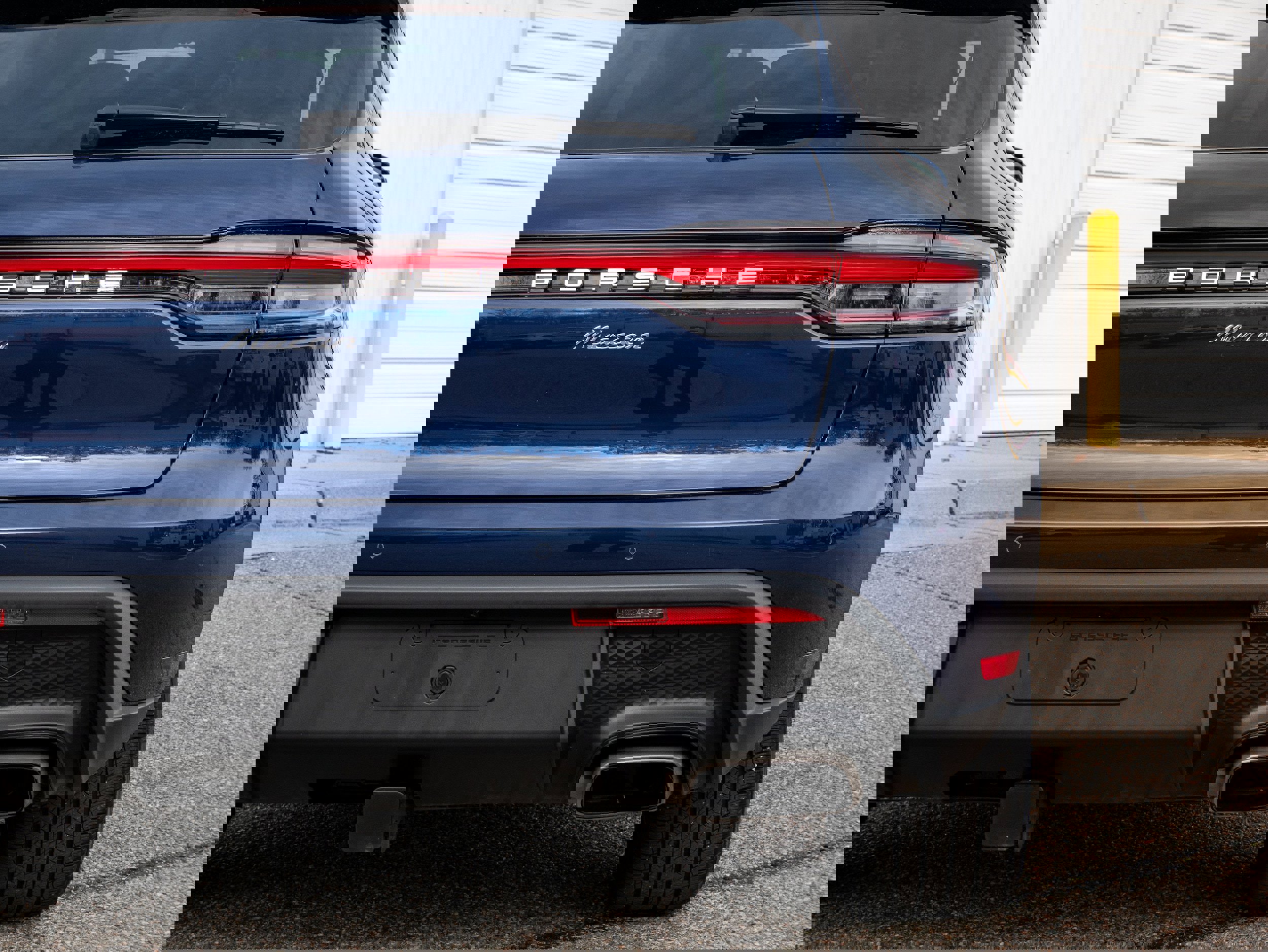 Certified 2025 Porsche Macan image 16