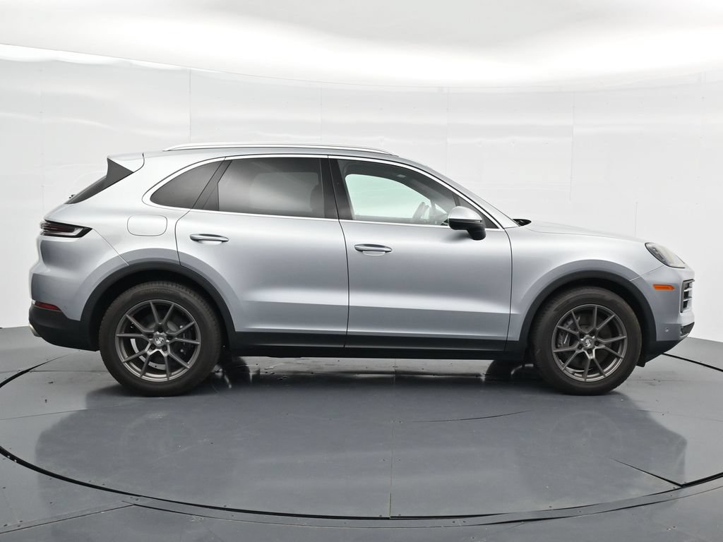 Certified 2025 Porsche Cayenne AWD/4WD image 8