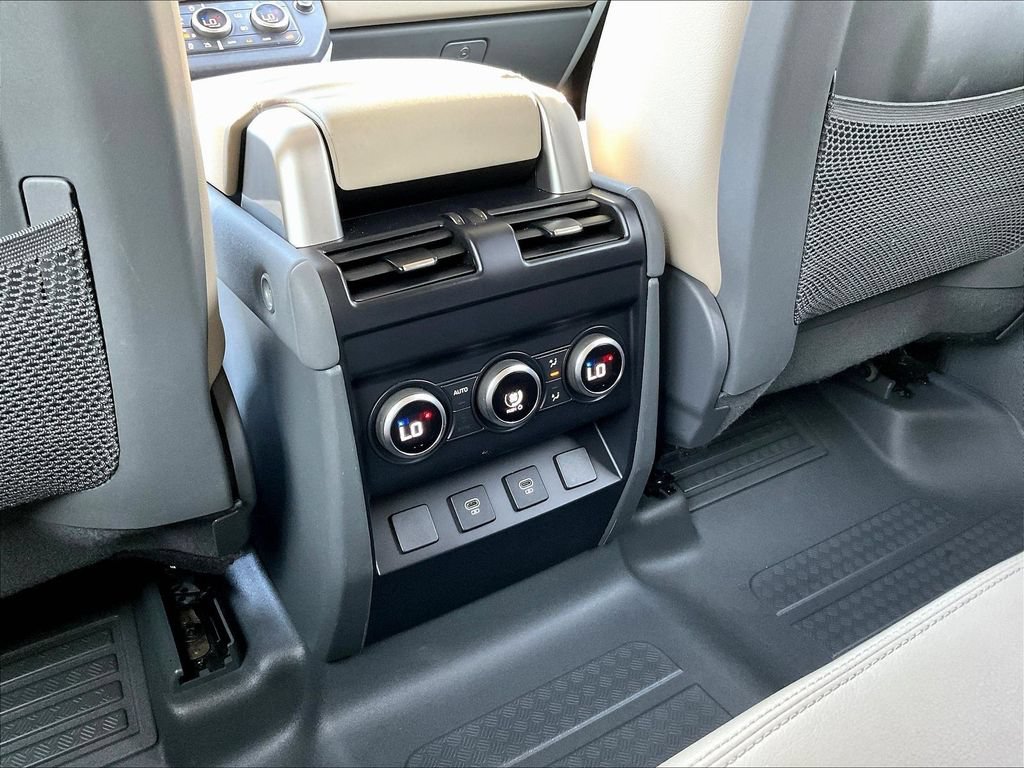 Used 2023 Land Rover Defender 130 SE AWD/4WD image 10