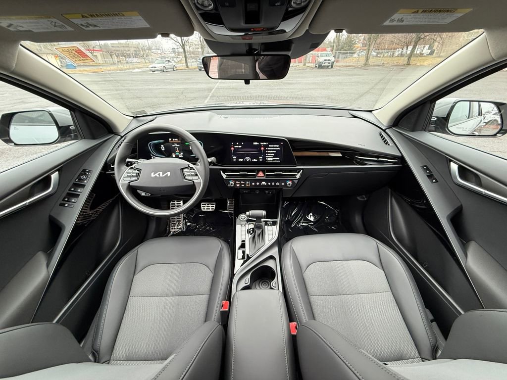 Certified 2025 Kia Niro EX Touring image 24