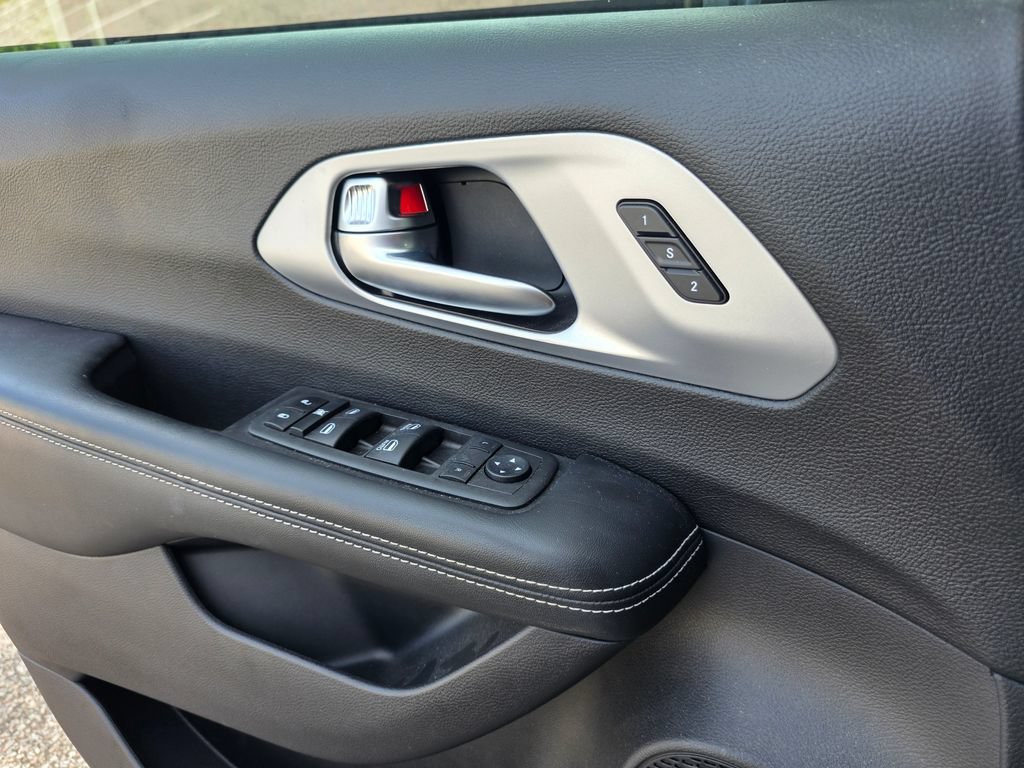 Used 2022 Chrysler Pacifica Touring-L w/ S Appearance Package FWD image 16