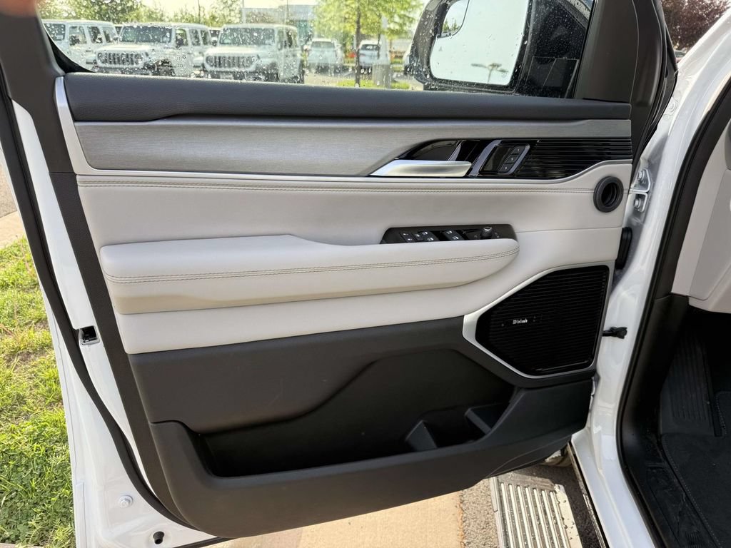 New 2026 Jeep Grand Wagoneer Limited AWD/4WD image 31