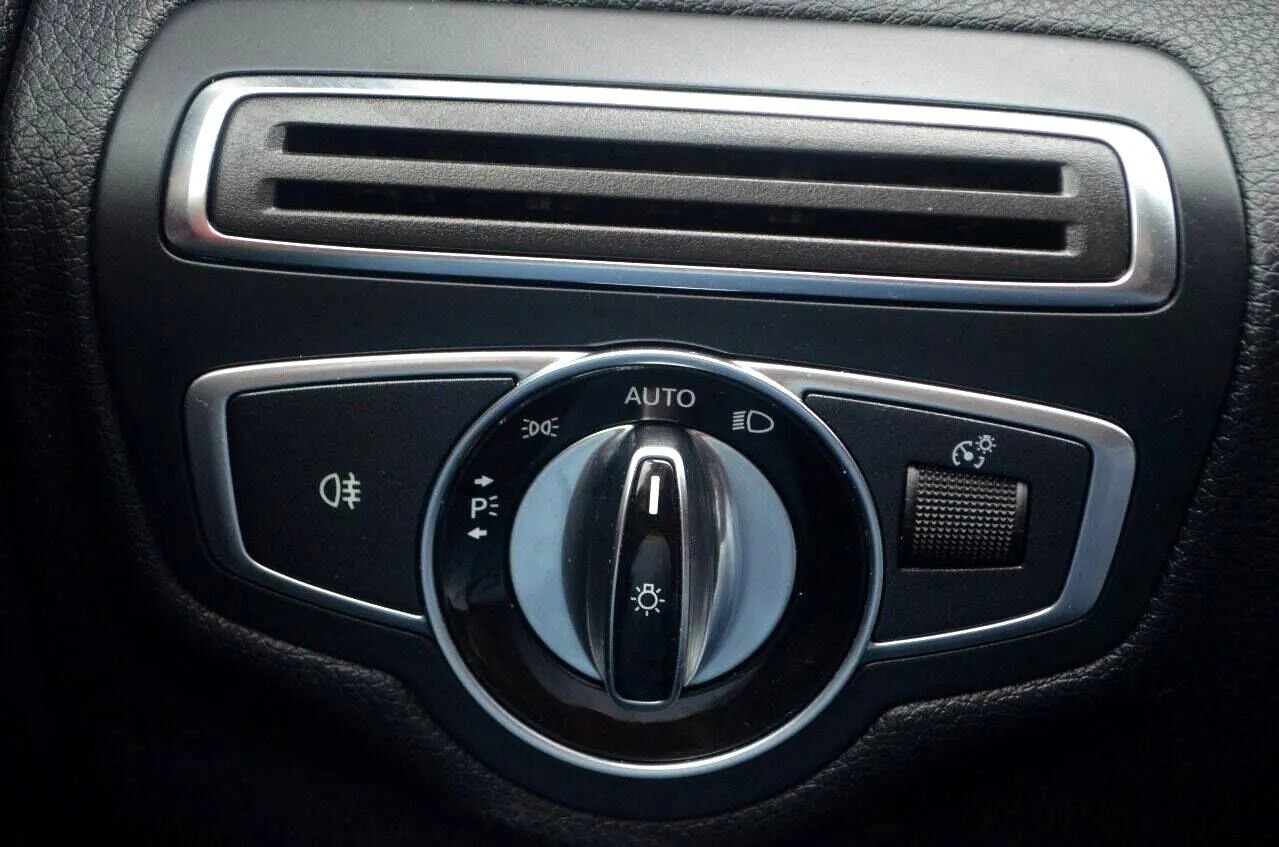 Used 2015 Mercedes-Benz C 300 Sedan image 47