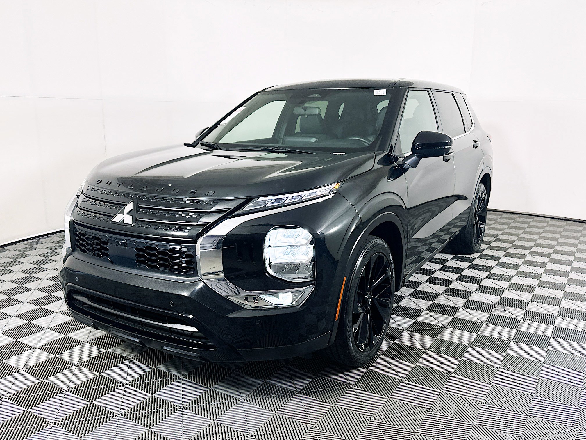 Used 2024 Mitsubishi Outlander SE Black Edition image 7