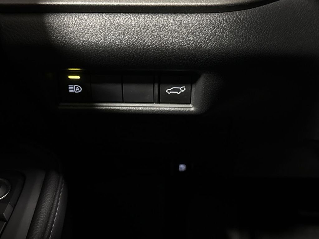 Used 2025 Toyota Grand Highlander FWD image 19