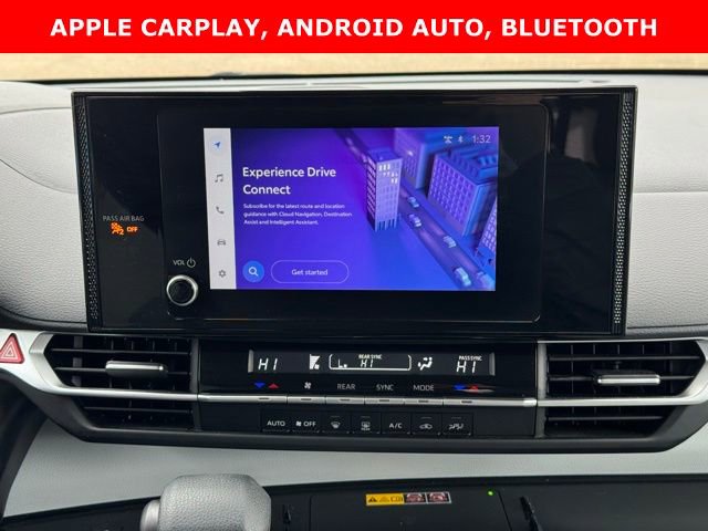 Certified 2025 Toyota Sienna LE image 3