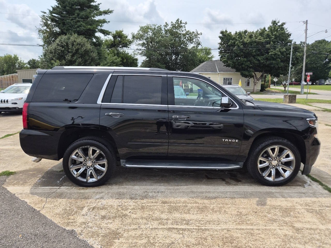 Used 2017 Chevrolet Tahoe Premier RWD image 5