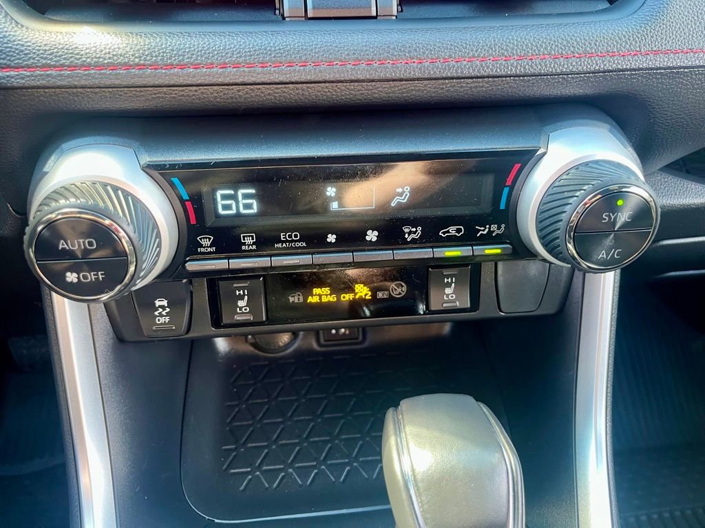 Used 2024 Toyota RAV4 SE w/ Weather & Moonroof Package image 15