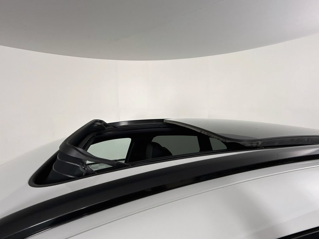 Certified 2023 Porsche Macan Turbo AWD/4WD image 22