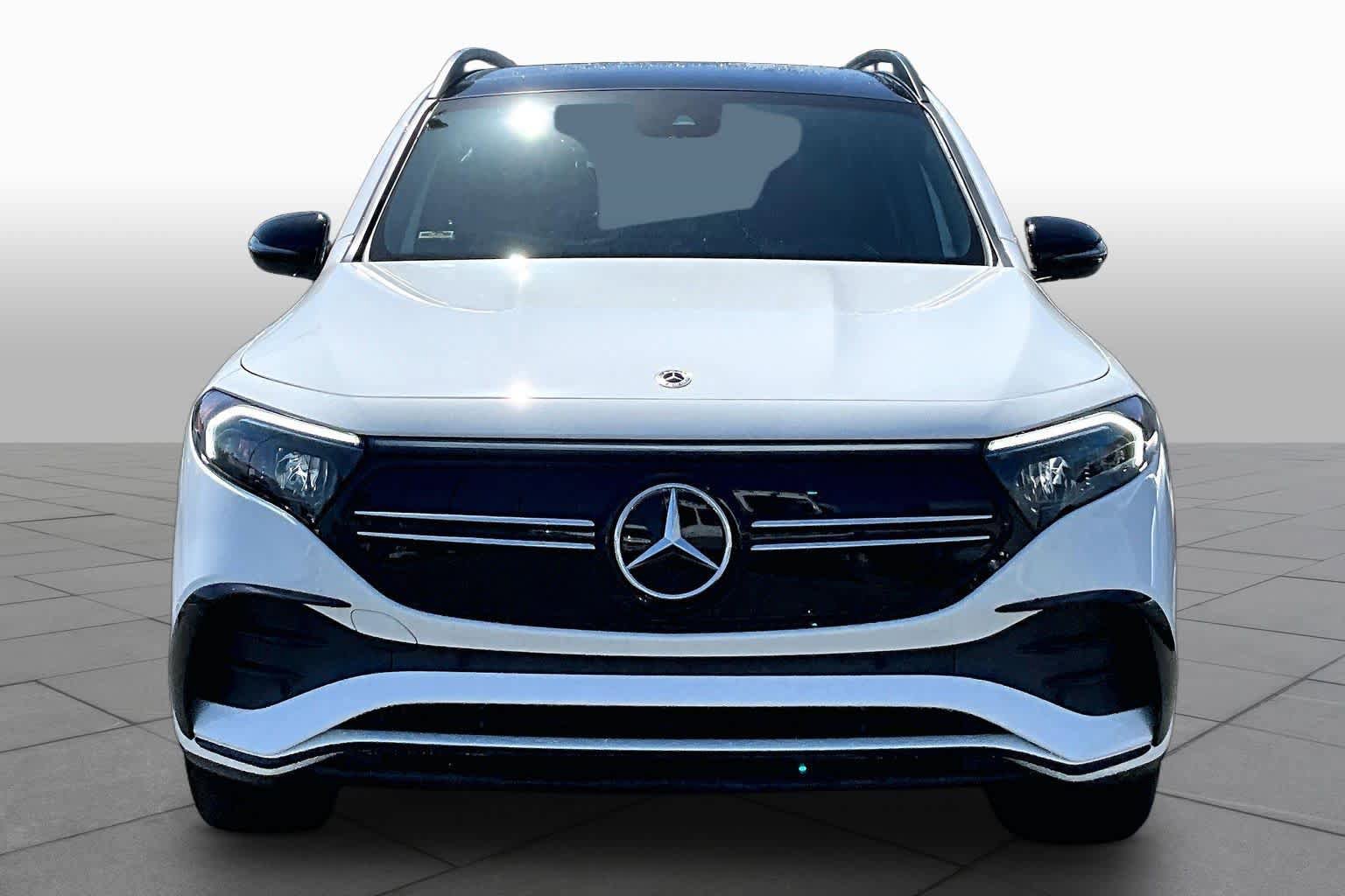 Used 2023 Mercedes-Benz EQB 300 4MATIC image 3