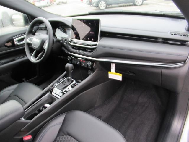 New 2026 Jeep Compass Latitude image 10