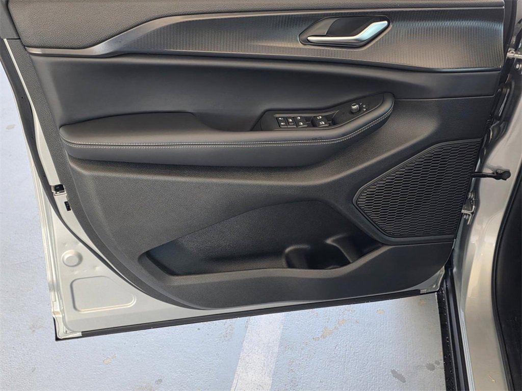 New 2025 Jeep Grand Cherokee L Altitude image 32