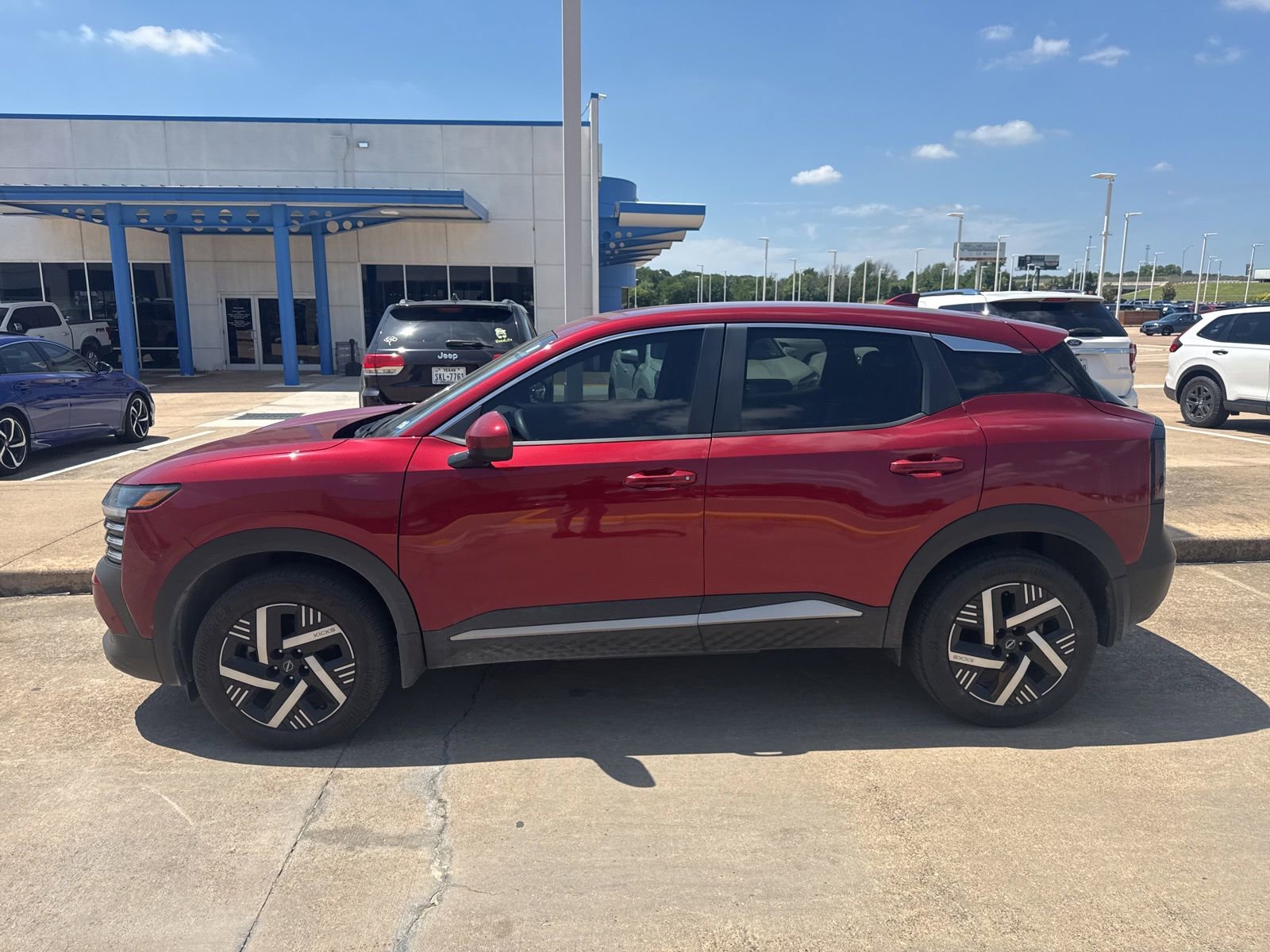 Used 2025 Nissan Kicks SV FWD image 2