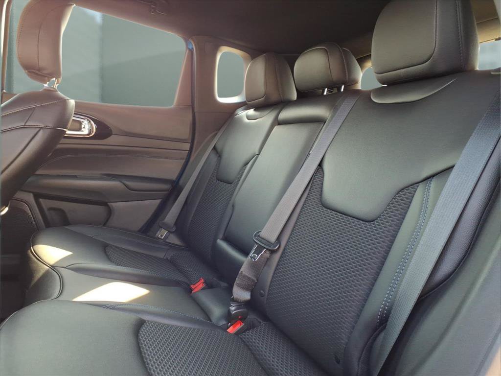 New 2026 Jeep Compass Latitude AWD/4WD image 10