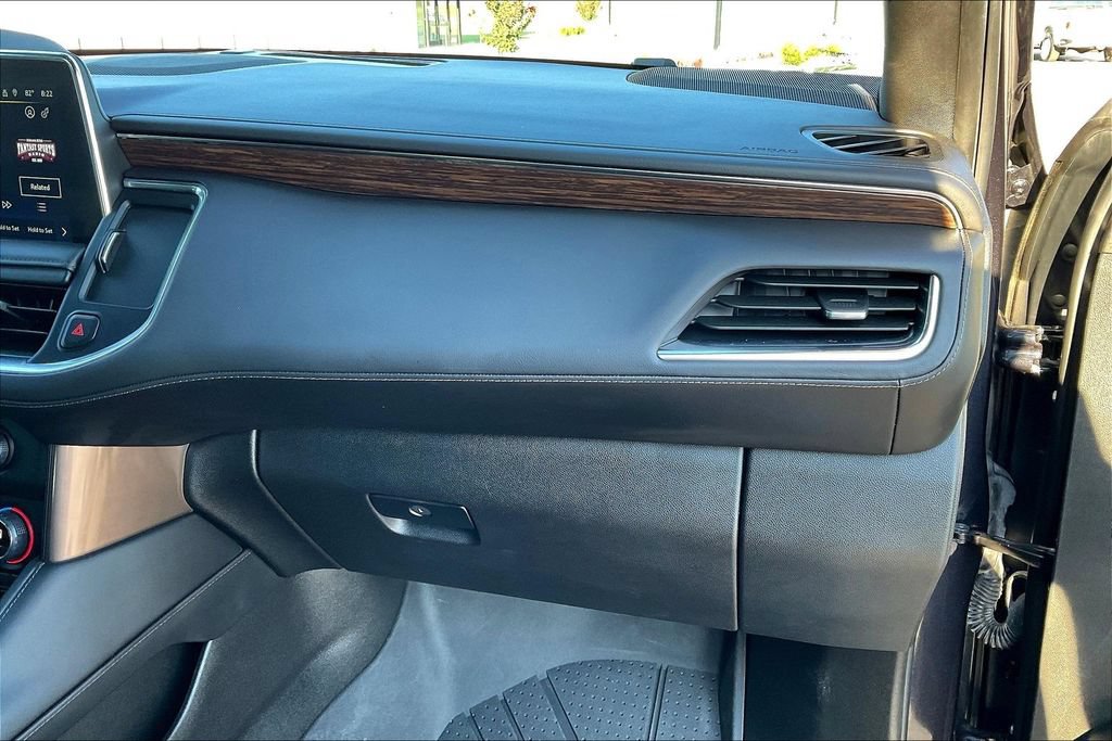 Used 2024 Chevrolet Suburban High Country RWD image 17