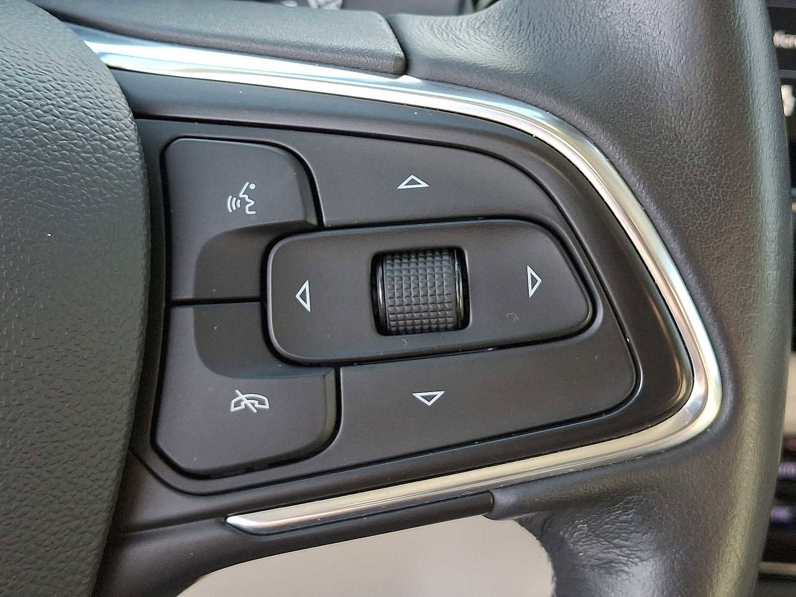 Used 2021 Buick Envision Essence image 22