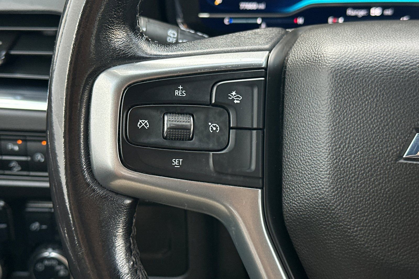 Used 2022 Chevrolet Suburban Z71 image 34