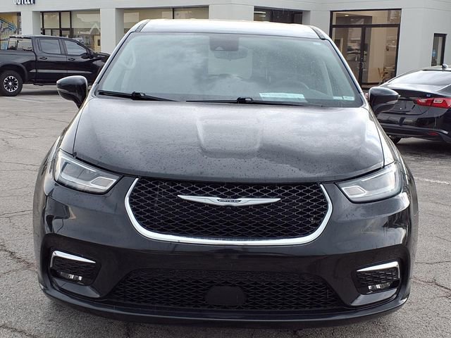 Used 2024 Chrysler Pacifica Touring-L FWD image 18
