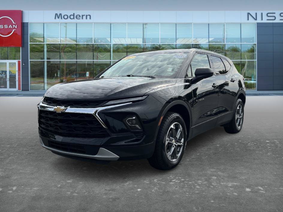 Used 2025 Chevrolet Blazer LT FWD image 1