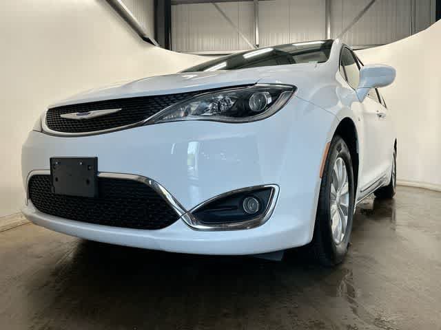 Used 2019 Chrysler Pacifica Touring-L FWD image 32