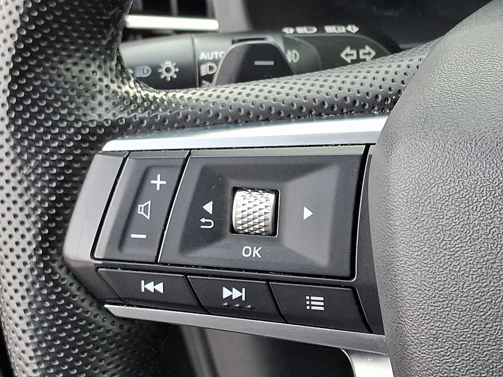 Used 2023 Mitsubishi Outlander SE image 20