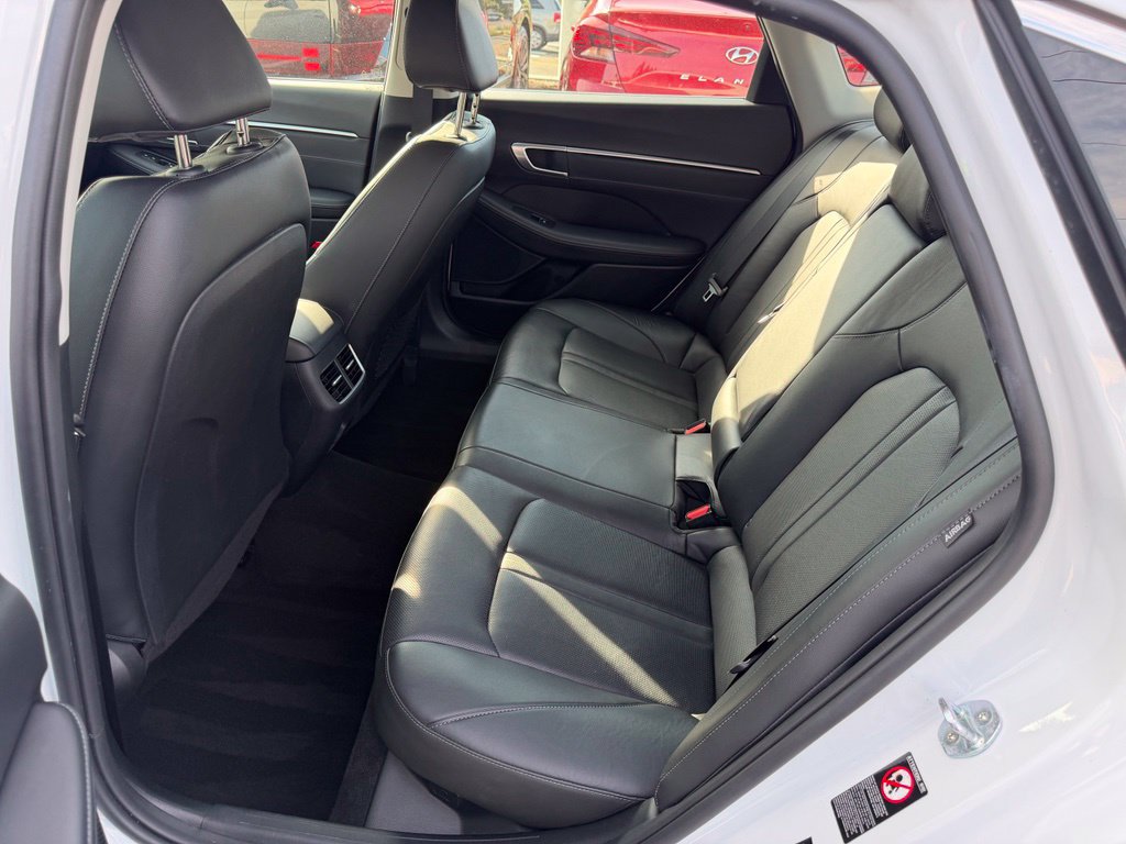 Used 2021 Hyundai Sonata Limited w/ Preferred Accessory Package FWD image 16