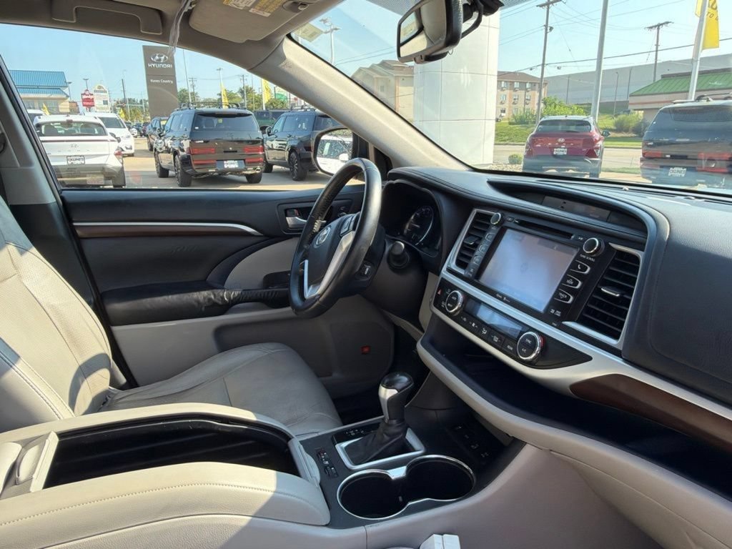 Used 2015 Toyota Highlander Limited AWD/4WD image 11