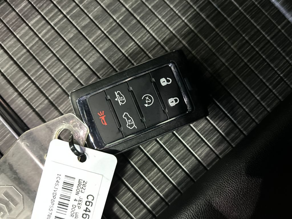 Used 2023 Jeep Wagoneer Series III w/ Preferred Equipment Group AWD/4WD image 21