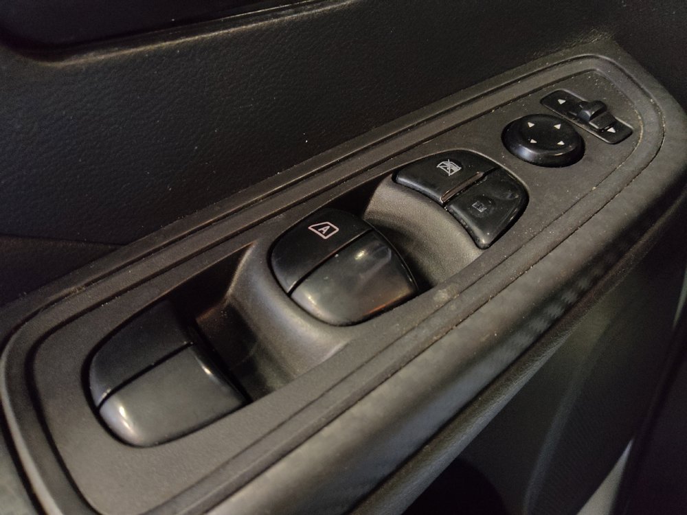 Used 2020 Nissan Versa S FWD image 27