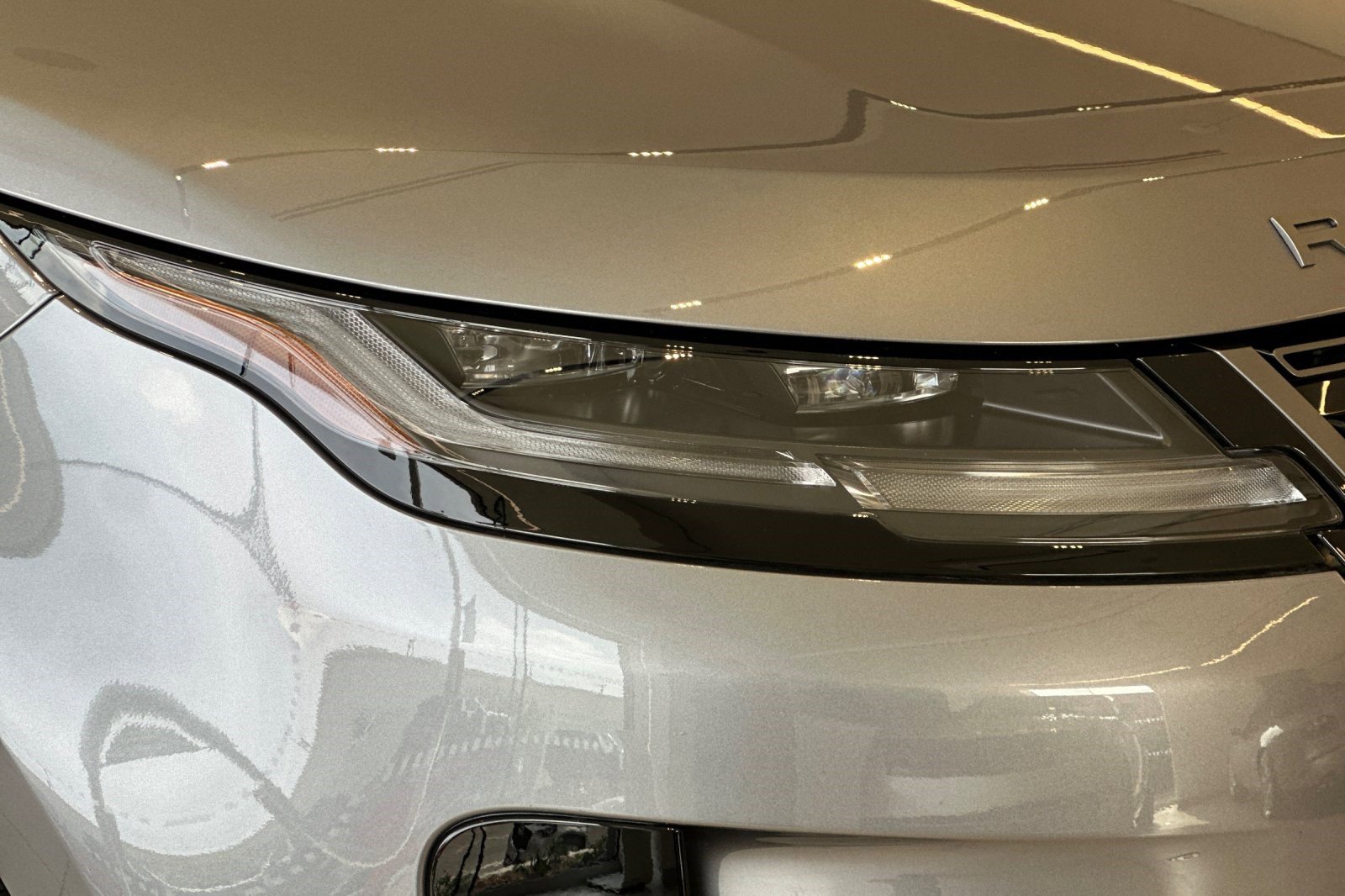 Used 2026 Land Rover Range Rover Evoque S image 12