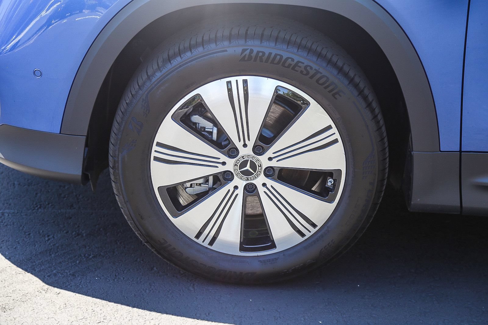 Used 2024 Mercedes-Benz EQB 300 4MATIC image 9