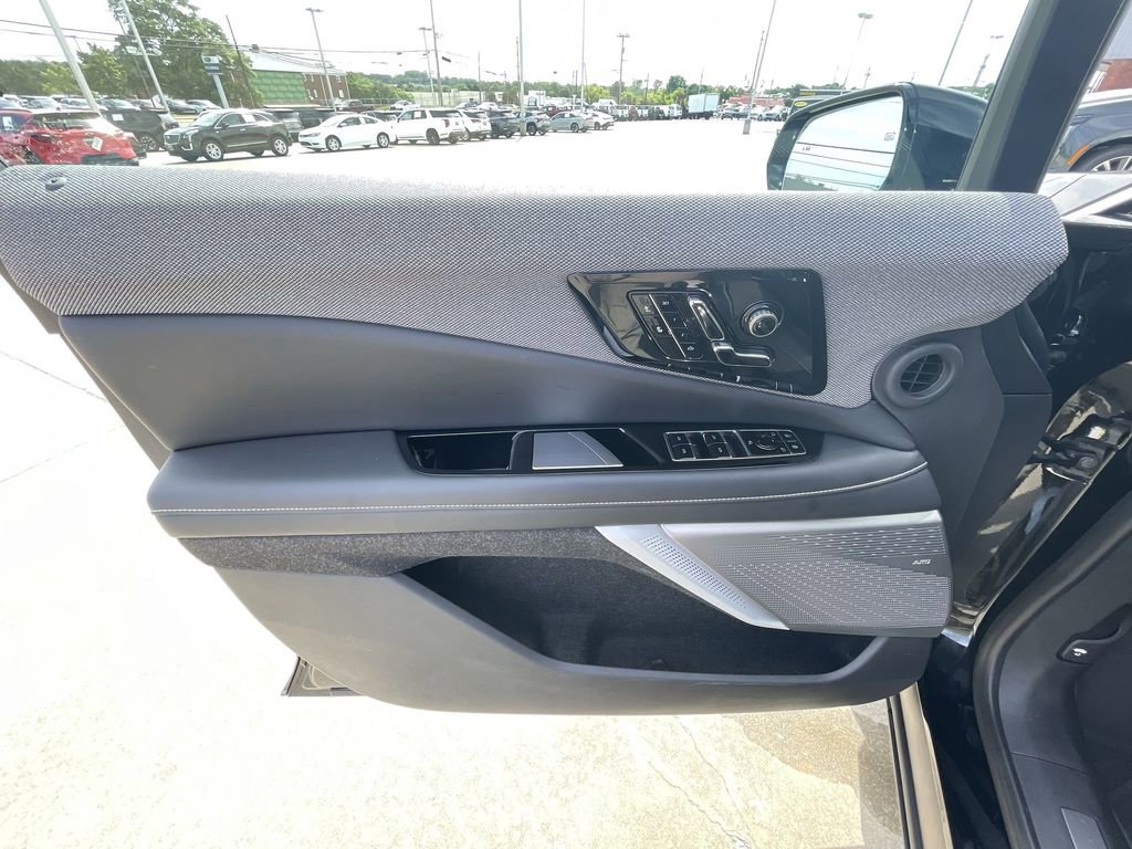 Certified 2025 Cadillac Optiq Luxury 1 AWD/4WD image 21