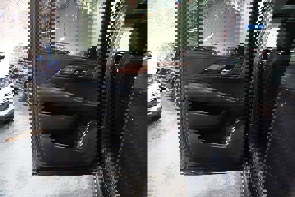 Used 2017 Cadillac Escalade ESV Premium Luxury image 23