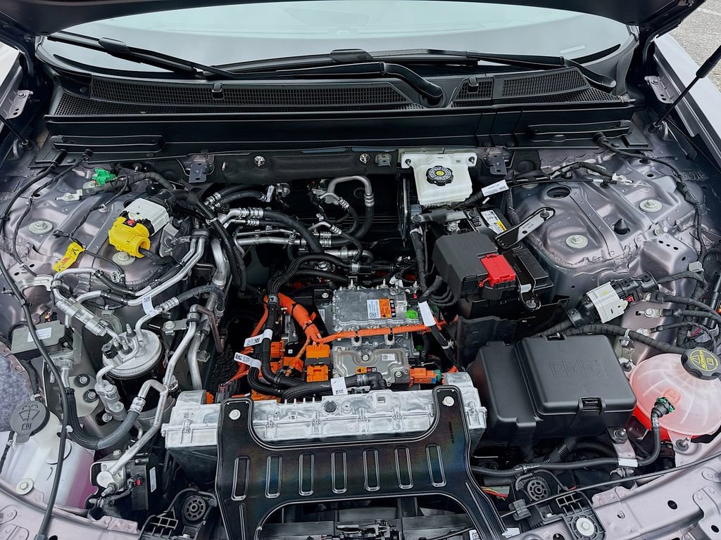 New 2025 Cadillac Lyriq Luxury w/ LPO, Floor Liner Package image 31