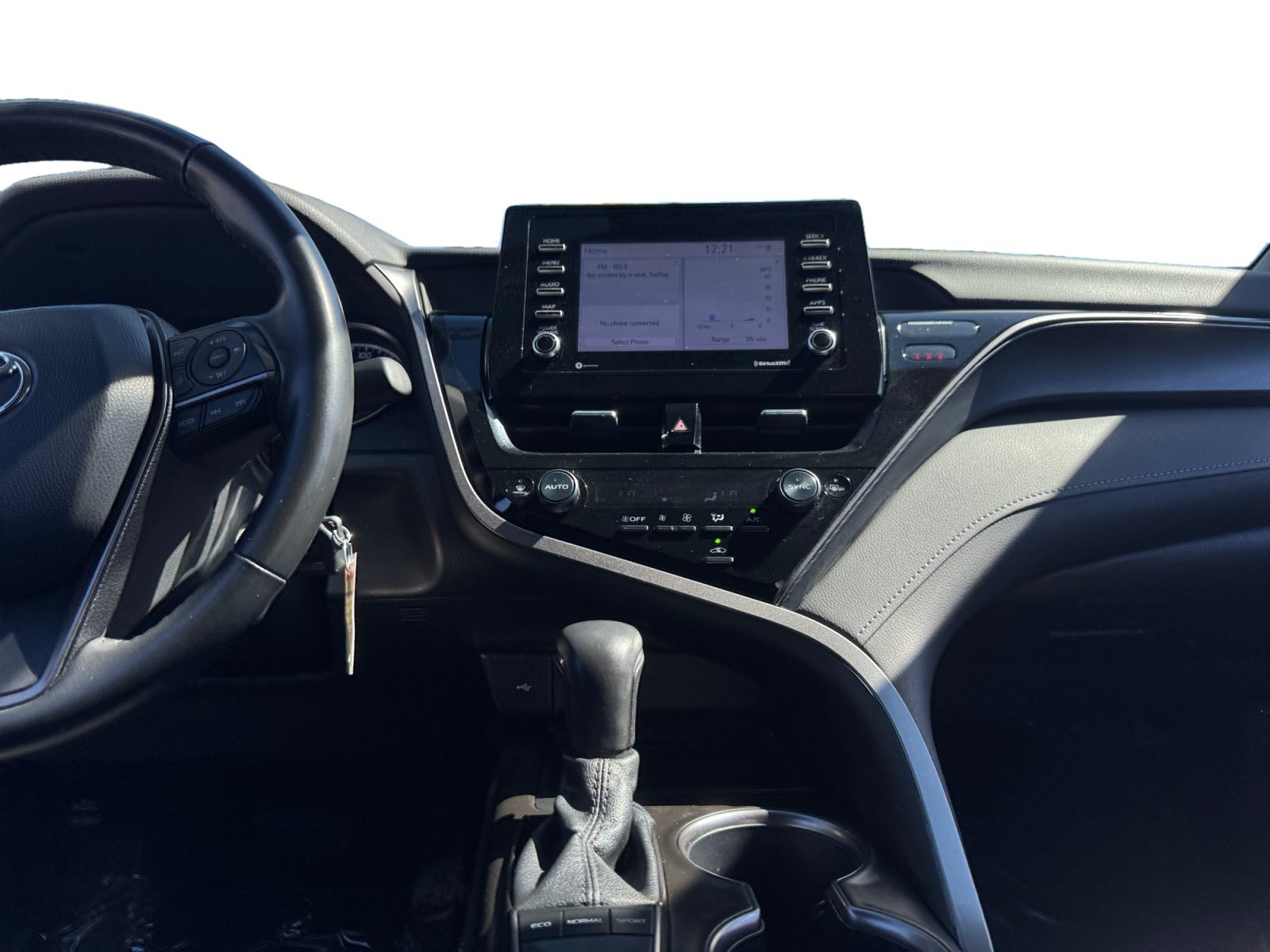 Used 2024 Toyota Camry SE FWD image 11
