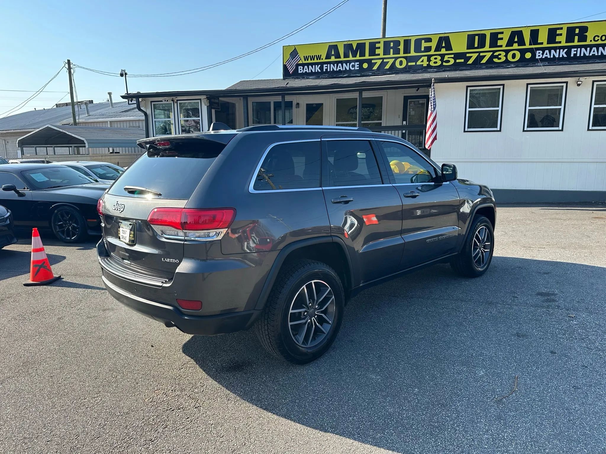 Used 2019 Jeep Grand Cherokee Laredo w/ Laredo X Package image 9
