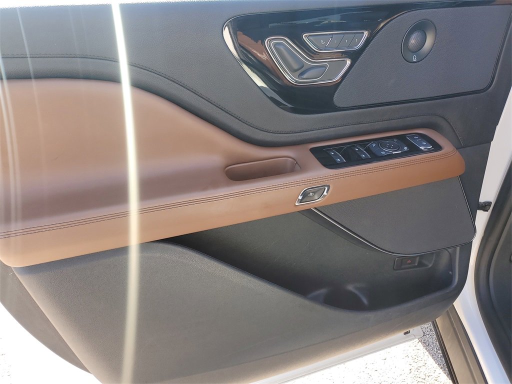 Used 2020 Lincoln Aviator Reserve w/ Elements Package Plus image 18