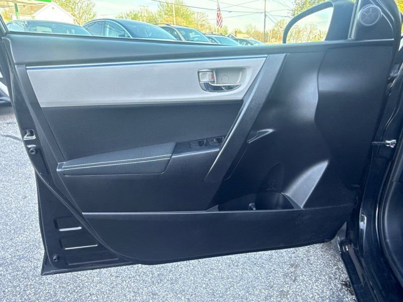 Used 2016 Toyota Corolla LE FWD image 9