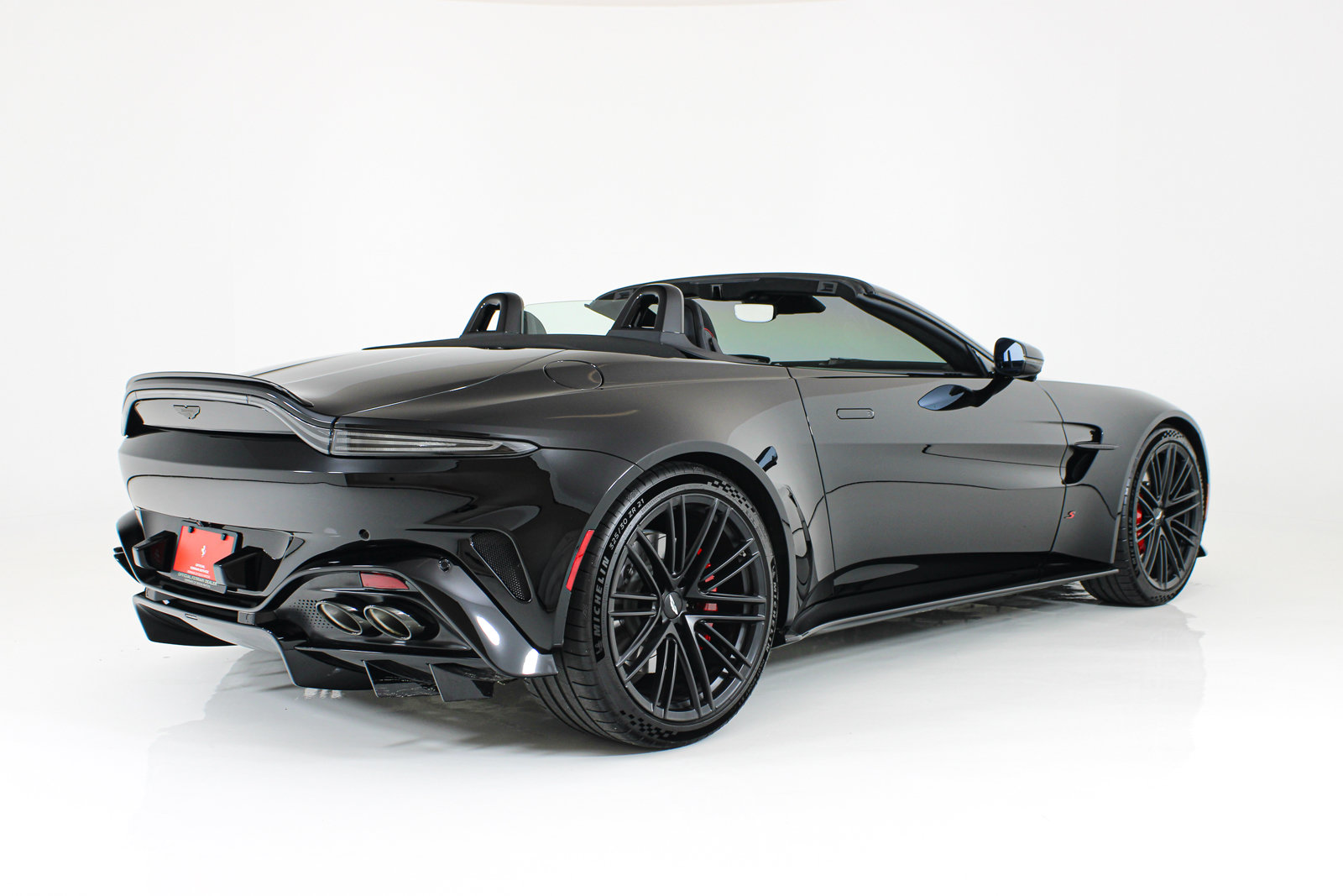 Used 2026 Aston Martin V8 Vantage S RWD image 5